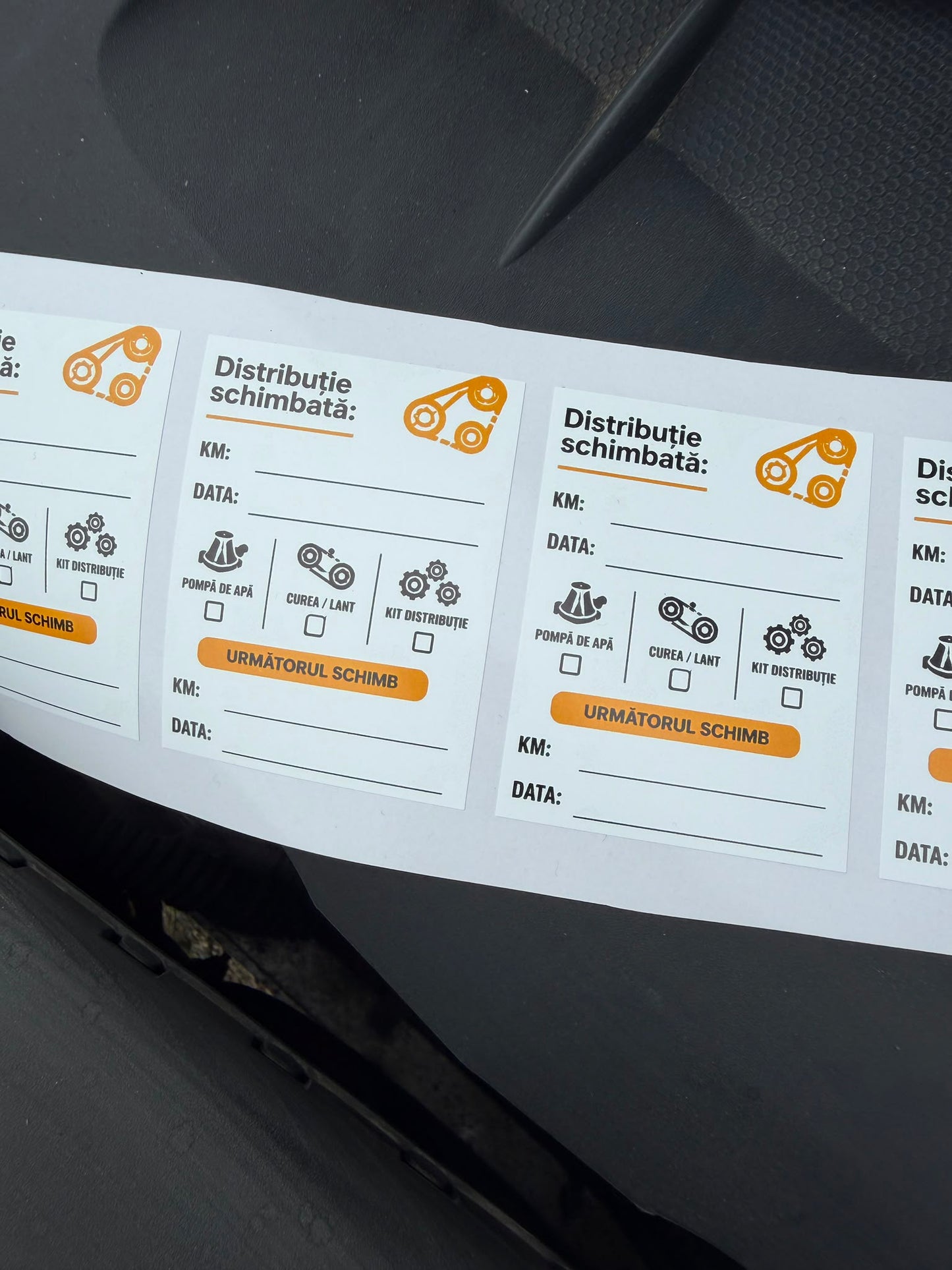 Etichetă Autocolantă/ Cartonată pentru Evidența Schimbului de Distribuție – Service Auto